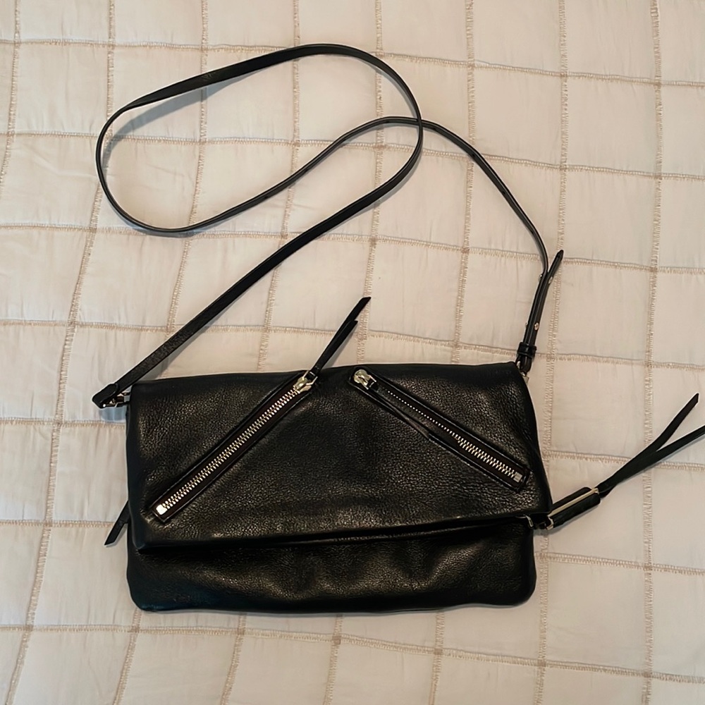 Black covet waverly Stella & dot purse. Gold detailing